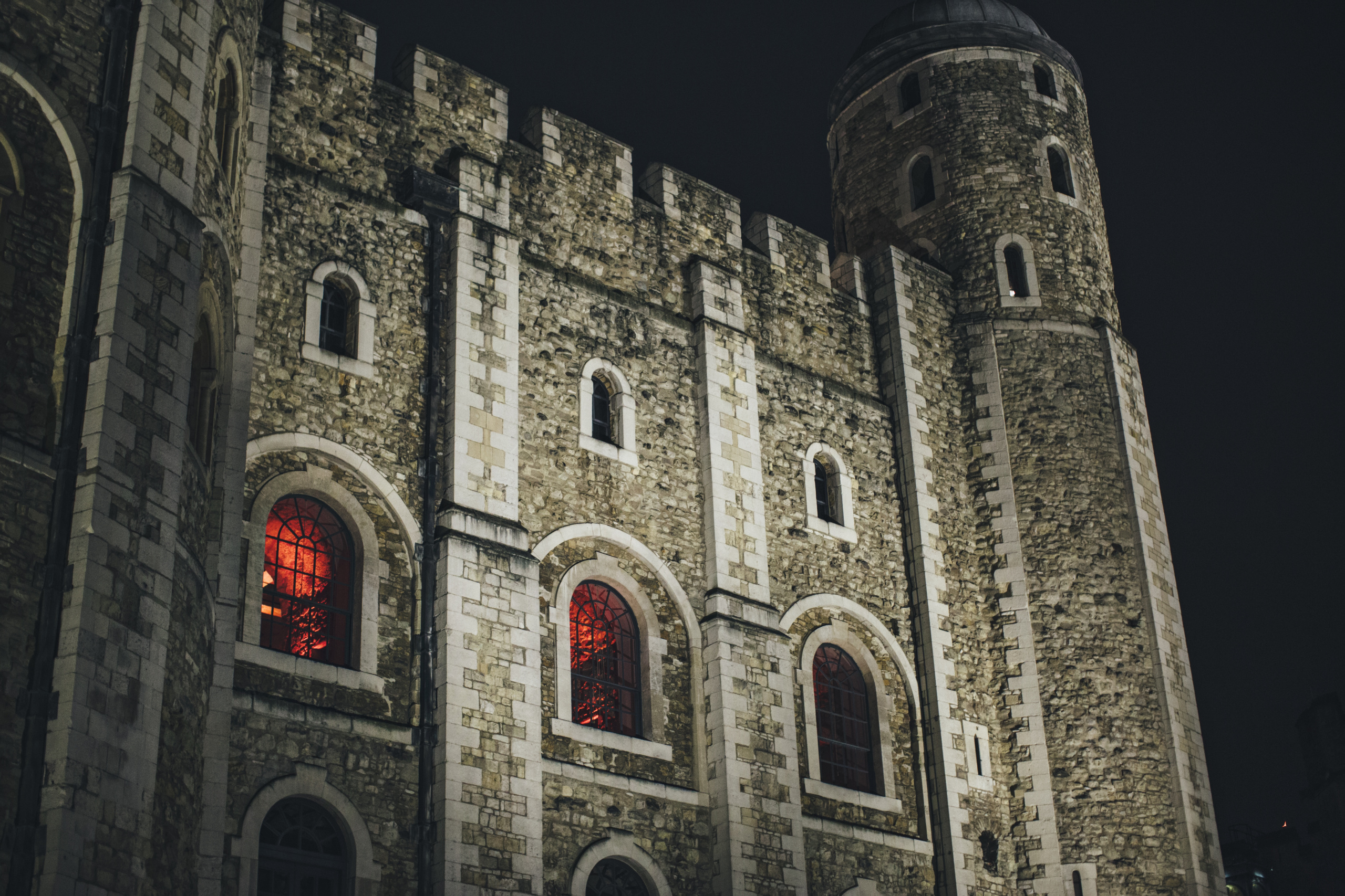 the-jewel-house-keeper-s-ghost-a-spectral-bear-at-the-tower-of-london